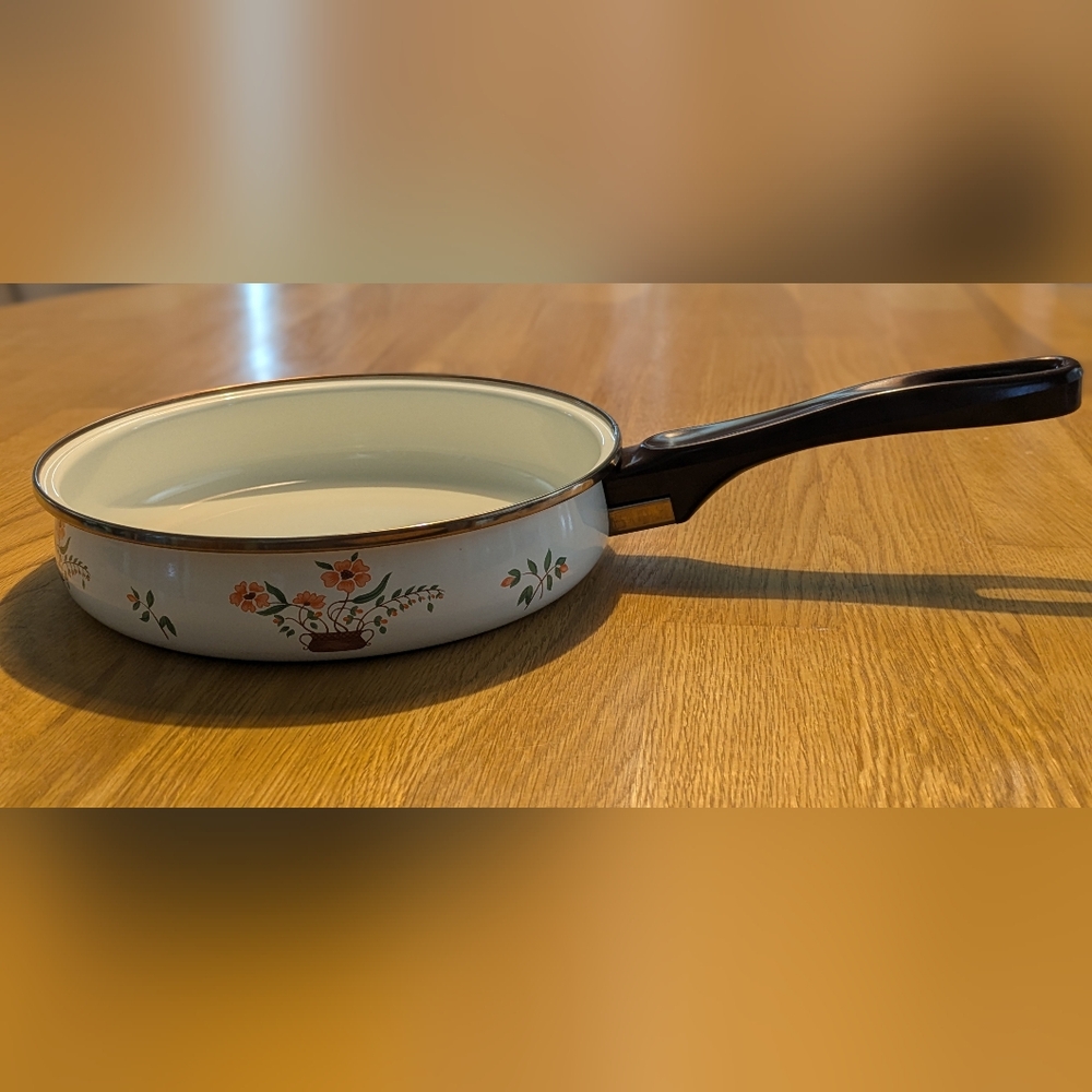 Vtg Country Side ENAMEL SKILLET 8.5" Peach Floral Porcelain on Steel Made Spain